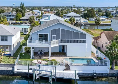 The Blue Heron- Waterfront-Gulf Access-Dock-Pool-Kayaks Hotels in Hernando Beach