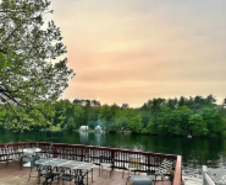 New Renovated Farmhouse , On the Hudson River. Close to Lake George & Saratoga