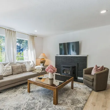 Charming 2-bedroom house in wonderful Burien with 500mbps  speed WiFi,