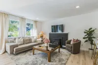 Charming 2-bedroom house in wonderful Burien with 500mbps  speed WiFi,