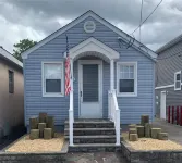 SEASIDE HEIGHTS COTTAGE-FRONT, 2 BEDROOMS, 1 BATH, SLEEPS 6 Hotels near Coin Castle