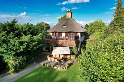 Charming Riverside Cottage - Ideal for Families & Groups, Pool, Gardens & River