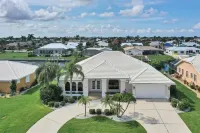 RUM CAY GETAWAY: South facing waterfront home, private pool/spa, bar, and dock.