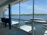 6th Floor Views!! 2-Bedroom, 2-Bathroom. Beautiful Lakeside Pool!