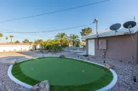 Family Friendly 3600 Sq Ft 5 Bedrooms 4 Bathrooms 3 Miles To Strip