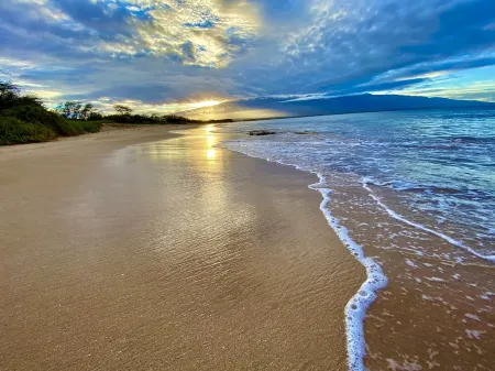 Luana Moana Signature Oceanfront Maui-Ocean&Haleakala Views-FreeWiFi-A/C-Romance