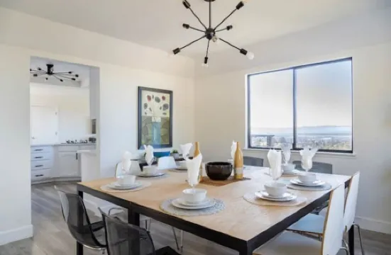 Main House + Guest Unit! 5 Bed / 3.5 Bath, Oakland Hills