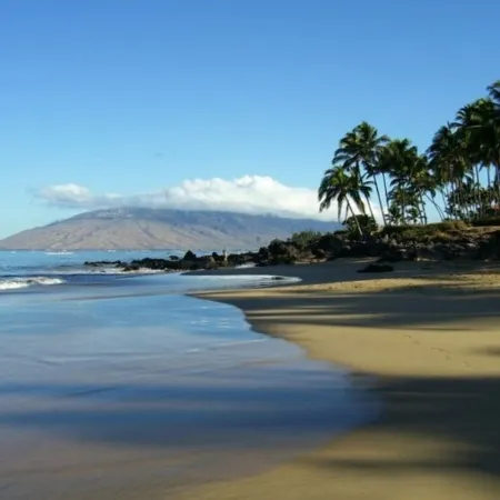 Quiet, comfortable and across from gorgeous Charley Young beach