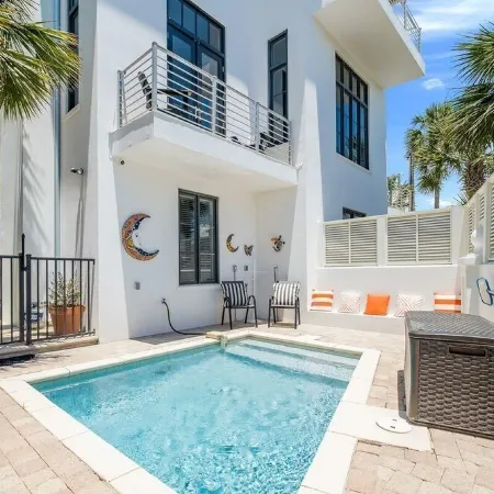 Luxurious Sea Grove Home with beach view and private beach Access.