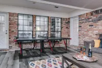Fantastic Location w/Fenced Yard & Garage. Sleeps 10