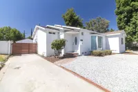 Music themed home, PacMan Arcade, Sleeps 9, BBQ, Fire Pit, Wi-Fi Hotels near University of Redlands