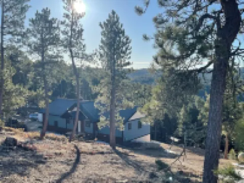Spacious, 3 bedroom private cabin on 6 acres. Near Mickelson trail & Deadwood