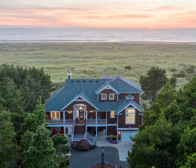 CORAL SUNSETS & SHIMMERING DEEP BLUE OCEAN VIEWS..  LASTING MEMORIES MADE HERE!!