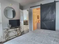 Pools, Hot Tub, Sauna, Gorgeous, 3 min to Strip!