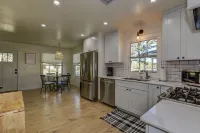 Charming downtown bungalow on Park Avenue