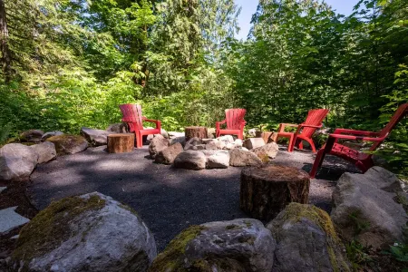 Little House On The Mountain--ZigZag Mountain View