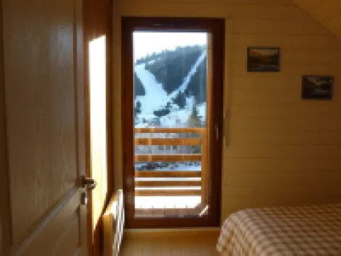 Exceptional: 4-bedroom south-facing chalet on large lot at the foot of the slopes