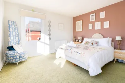 Stylish 3BR Near Seafront Perfect Seaside Getaway