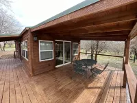 Cross Timbers Country Cabin #2 Hotels in Love County