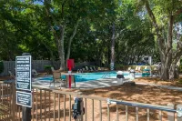 EASY WALK TO THE BEACH - PETS WELCOME - STEPLESS - PRIVATE ENCLOSED PATIO