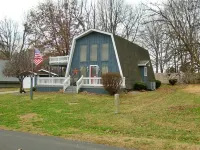 Lakehouse with Game Room, Direct Water Access, and Kayaks Included! Hotels in Van Buren Township