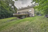 Lakefront Getaway with Kayak, Canoe and dock Các khách sạn ở Harmony