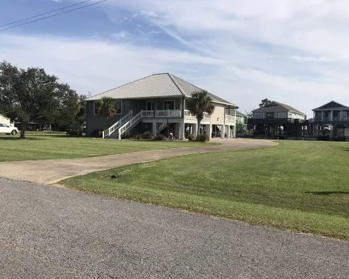 200 feet on the water with boat house!!! Hotels in Hackberry
