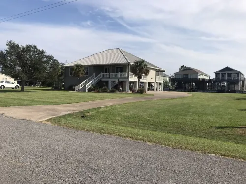 200 feet on the water with boat house!!!