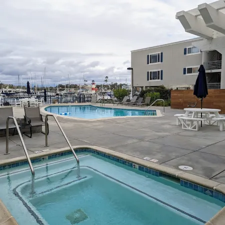 Lovely 1-bedroom condo by the Harbor.