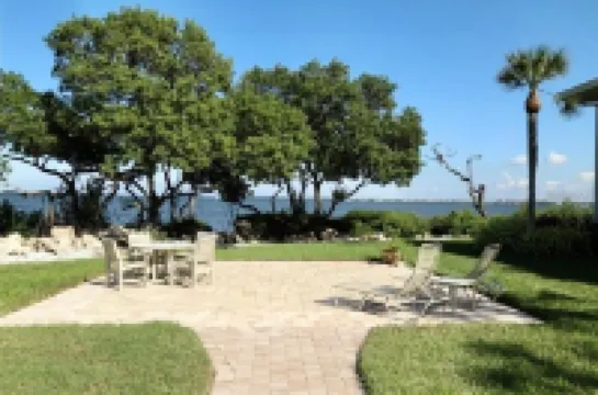 1-bedroom condo just a short walk to Anna Maria Beach