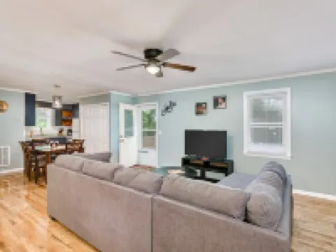 Down town Travelers rest walking to swamp rabbit bike trail Hotels in Travelers Rest