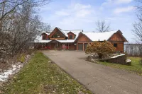 Private Retreat on 33 Acres with 1400 ft Lakeshore - Gym