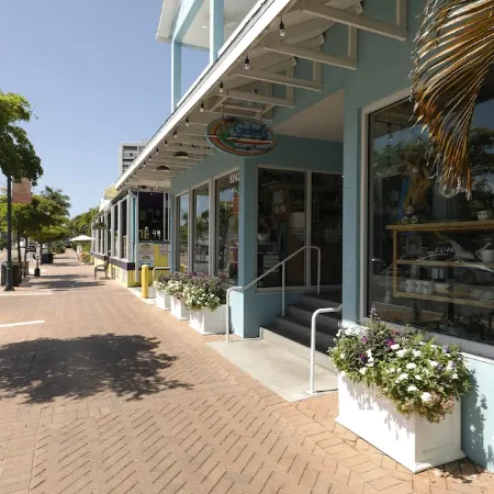 Newly renovated beachside condo - direct beach access
