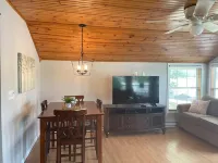 Cozy Lakefront Cottage