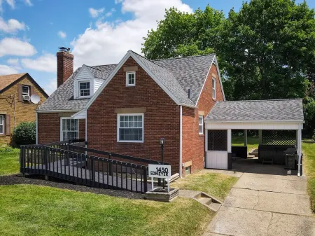 Home of Champions: HOF Village Comfort