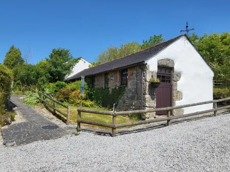 1 bedroom barn conversion on smallholding with alpacas, goats and pigs
