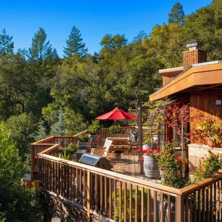Spectacular Stone Pool/Spa. Views to The Bay.  Near Sonoma Plaza. Ambiance plus!