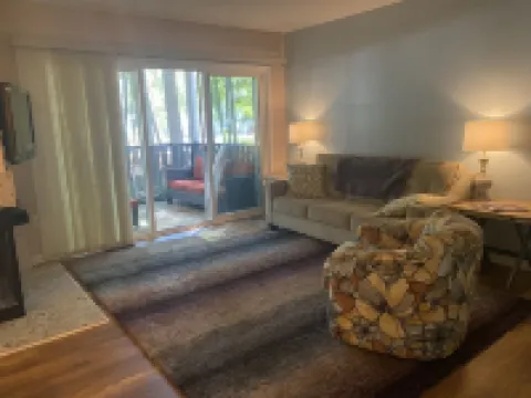 Sea Colony 2 Br, Screened Porch, Steps to Pool, Pickleball, Tennis