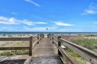 Cute/updated efficiency condo/Gulf front building/NO BALCONY OR VIEW/FREE CHAIRS