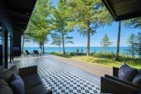 ★Modern Beach House w/Sunset Views/Trails/Golfing/Skiing/Secluded Beach★