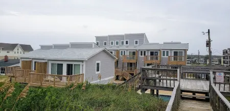 Breakers 9 - Oceanfront Отели рядом с достопримечательностью «Райт Бразерс Нешнел Мемориал»