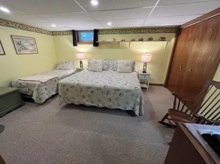 Peaceful Basement Apartment among serene woods, paths, and a stream near Acadia Отели в г. Маунт Десерт