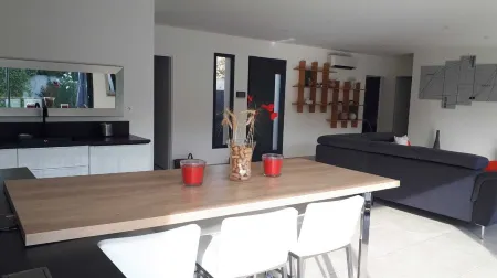 VILLA - WATERSHARING - IDEALLY LOCATED