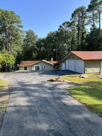 Lakeside Lodge for family fun with game room and covered deck! Fish & Swim!!!