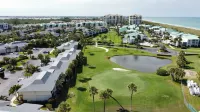 Beach Paradise! Relaxation, Sports, Beach, Food and Drinks! all in the Village!