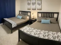 Gorgeous New Townhome with Hot Tub