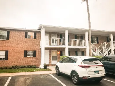 Anastasia Island, Renovated, Sleeps 5! Walking distance to downtown!
