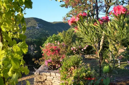 T2 on the ground floor in Provencal Bastide with swimming pool, in the heart of the Luberon
