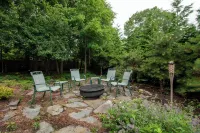 Sunny Hamptons Getaway With Pool 렘젠버그-스페옹크 호텔