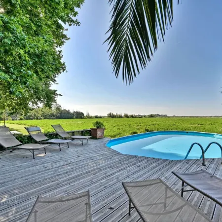 La Maison de Campagne , in Provence Gîte with swimming pool and bicycles